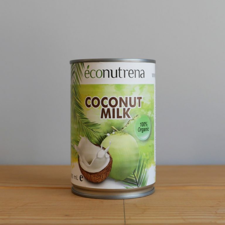 фото кокосового молока в большой банке